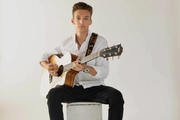 Thursday Solo Acoustic ft. Aaron Menezes